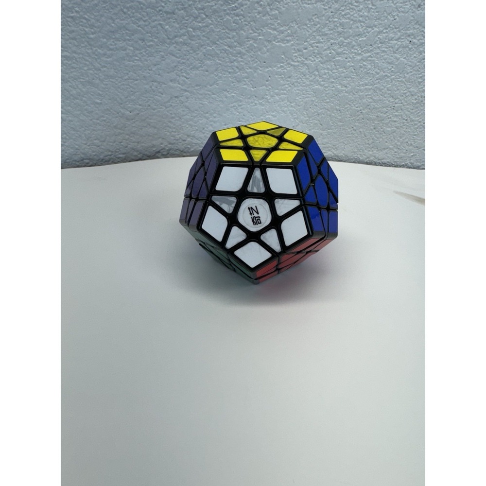 QIYI Megaminx 12-Sided Magic Cube Twist Puzzle Multi-Color EQY516 2023
